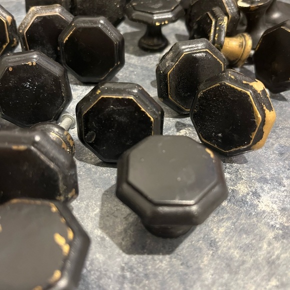 Set of 10 vintage brass Elegant Black Octagonal Knobs 1980’s - Picture 1 of 3